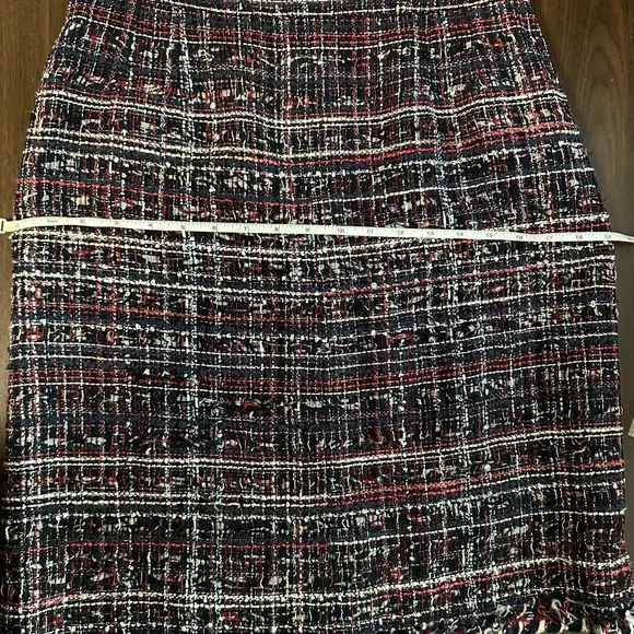 Chanel 08A Boucle Tweed Knee-Length Skirt 2008 Fall Collection by Karl Lagerfeld - Picture 15 of 16